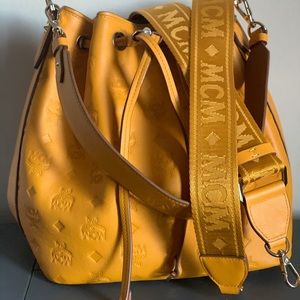 MCM Hobo bag (gold)